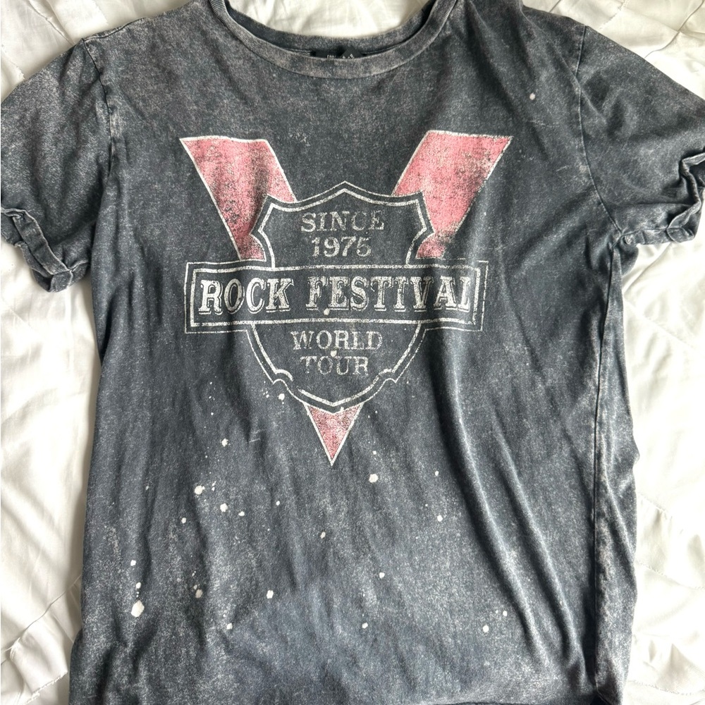 Forever 21 Charcoal Graphic Tee
